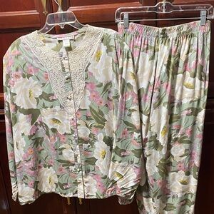 Venezia vintage Floral pantsuit Set with Lace Trim plus size 26/28